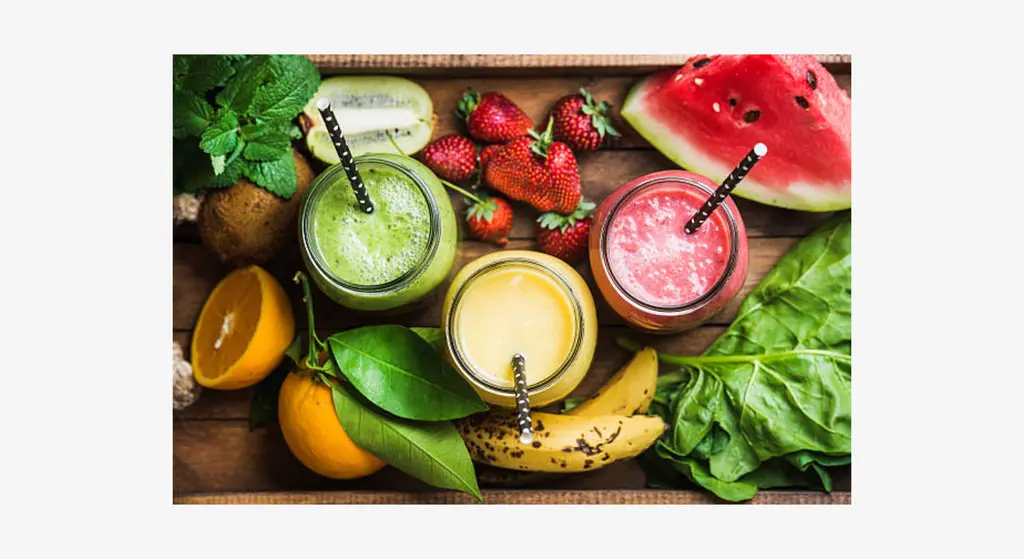 Top smoothie trendi 2025. – kaj blendamo to leto?