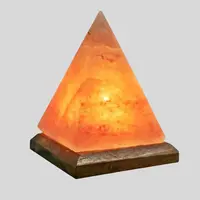 LAMPA IZ HIMALAJSKE SOLI "PIRAMIDA"